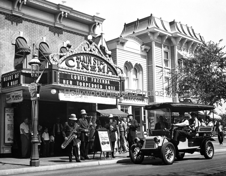 Disneyland 1958 1 Main Street Cinema.jpg